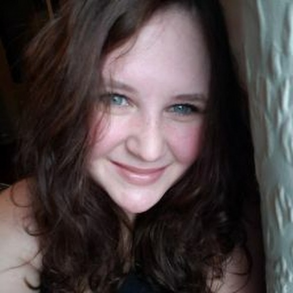 Meet your Posher, Macie - Picture 1 of 1